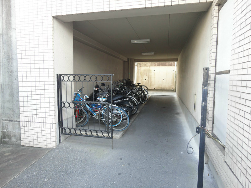 リアライズ到津  駐車場