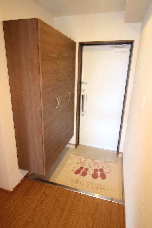 レジナスイート田町 玄関