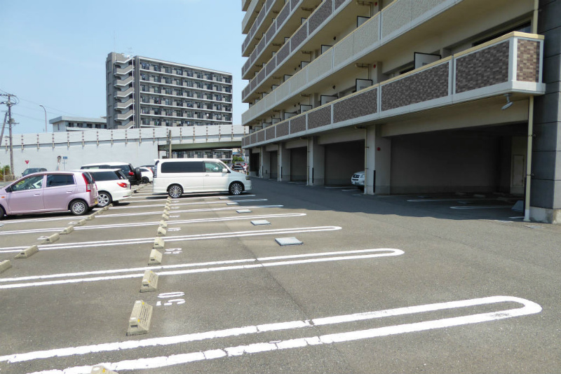 エヴァーグリーンN  駐車場