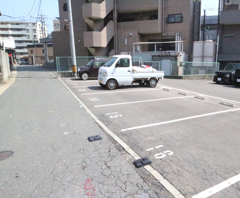 コモグランデ 駐車場