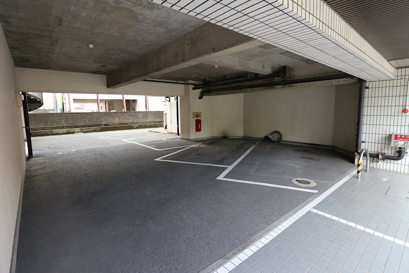 セゾン片野公園前  駐車場