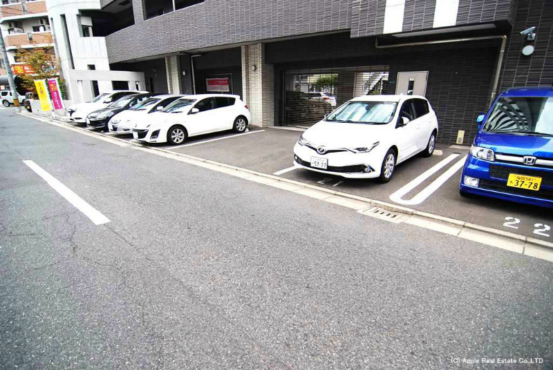 フェルト1113 駐車場