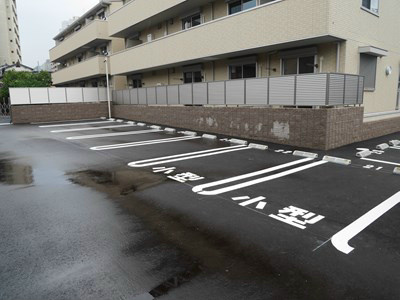 サニーイースト 駐車場