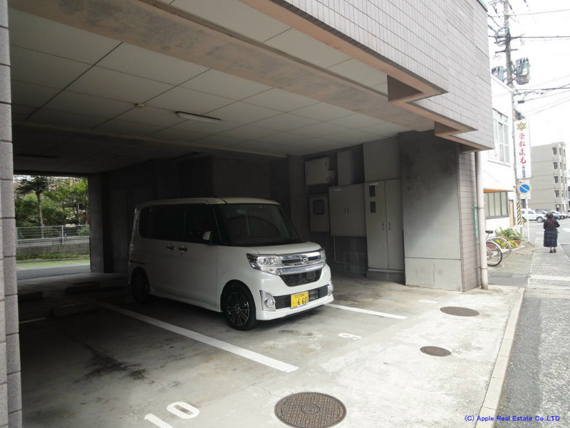 朝日イーストビル  駐車場