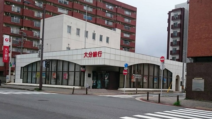 コスモス大里 銀行