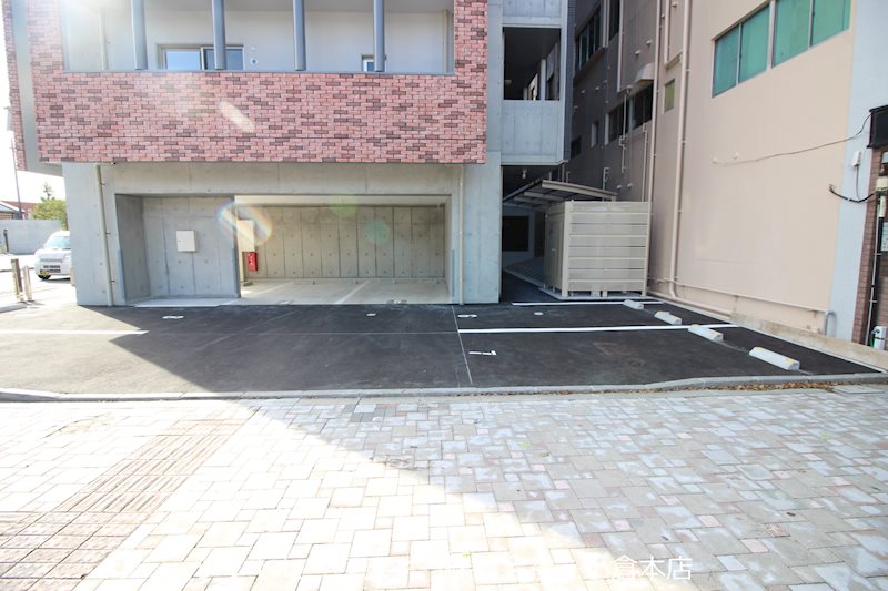 デザイナーズ　ザ　レトロ 駐車場