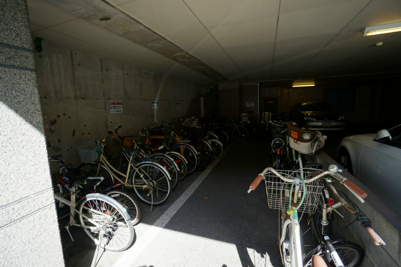 パストラール   駐車場