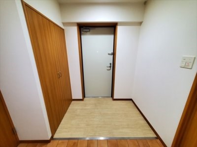 アヴィニールグランデ金田 玄関
