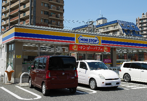 メゾンド・ファミーユ門司港 コンビニ
