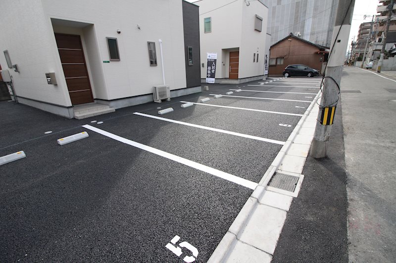 CREWS.LUCIA  駐車場