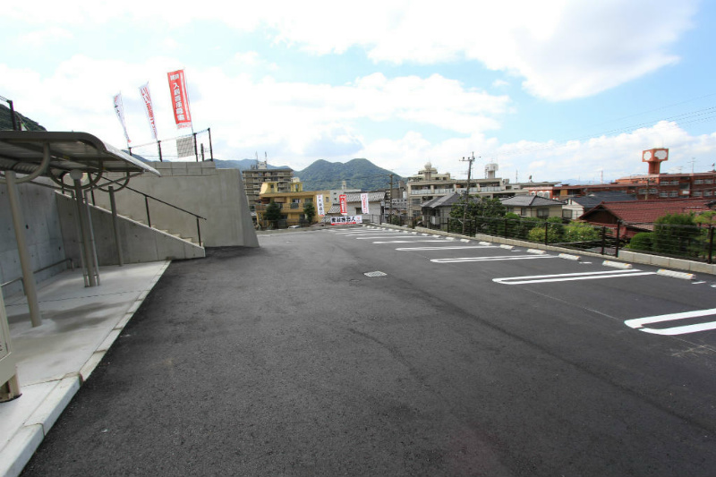 アンブラッセⅡ 駐車場