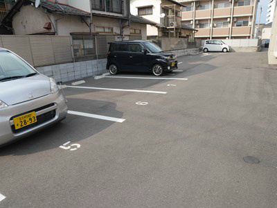 エルティアラ上富野   駐車場