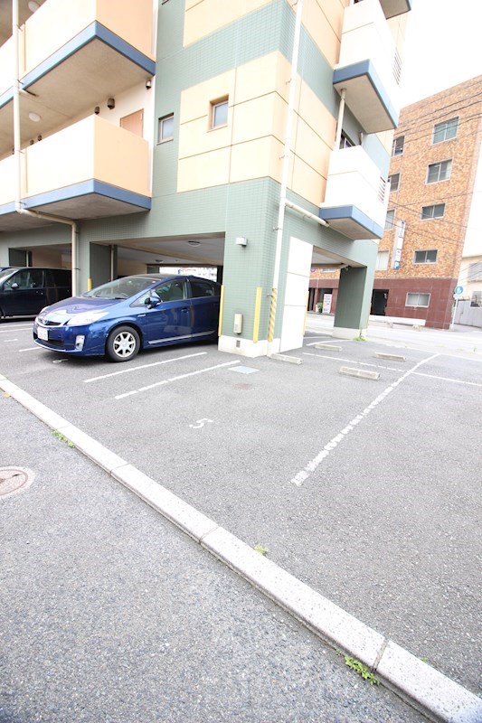 ウィングス砂津  駐車場