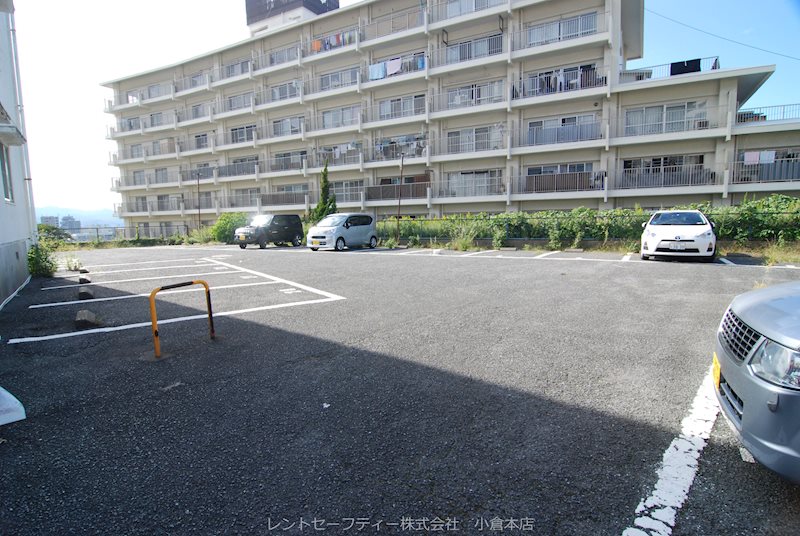 ディアライフ赤坂 駐車場