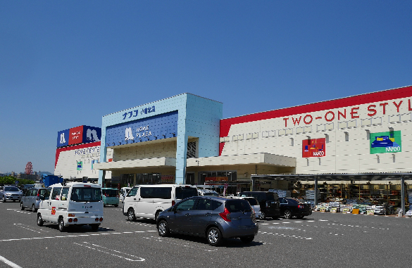 グレース上富野   ホームセンター