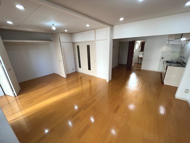 ファーストライフ大手町 リビング