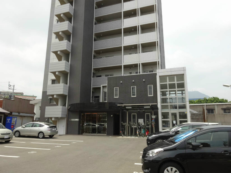 アローネ諏訪町    駐車場