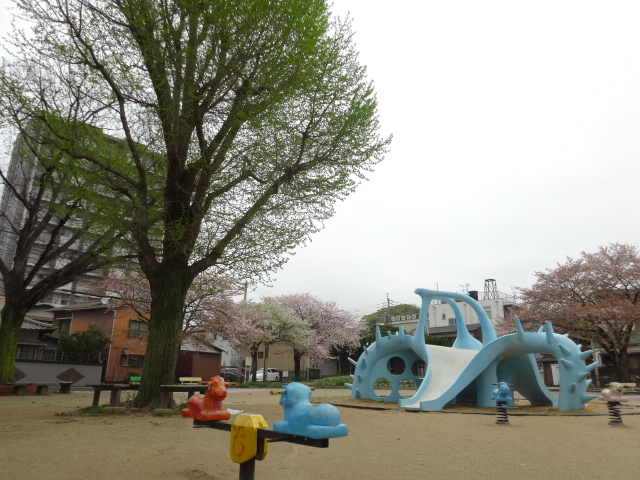 アローネ諏訪町    公園