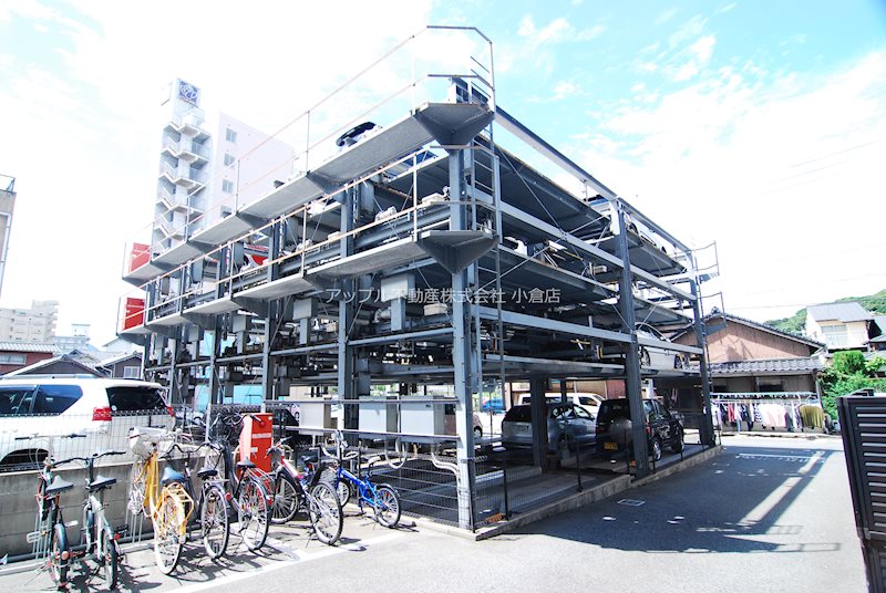 ラフィーネ到津学園通り  駐車場