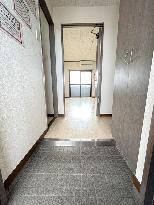 ロイヤルセンターBLD 玄関
