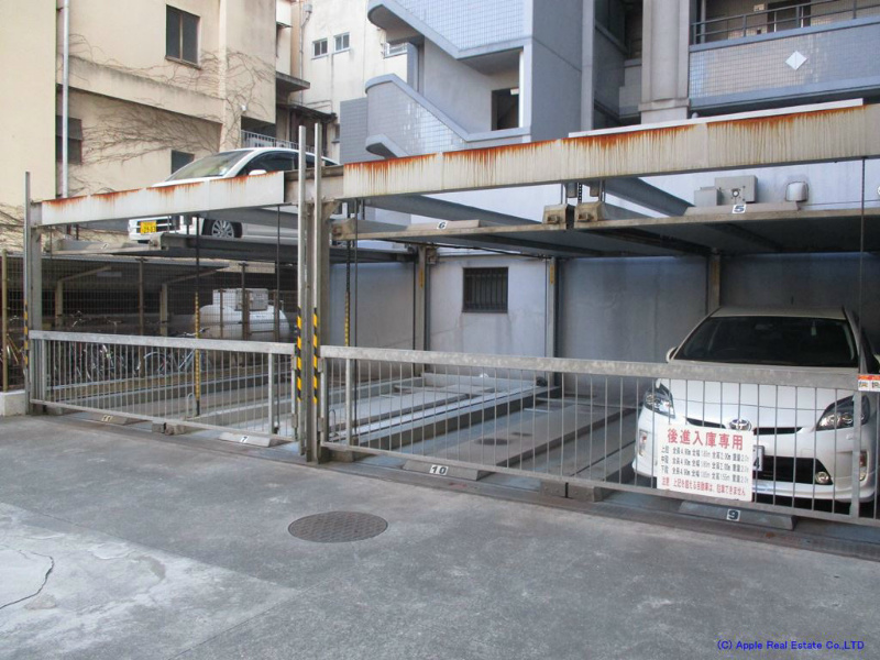 ロイヤルセンターBLD 駐車場