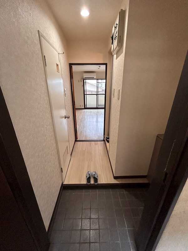 ビレ２号棟 玄関