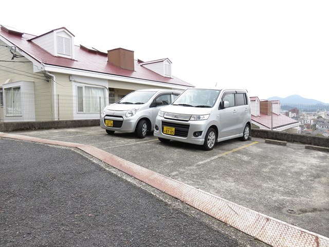 プレステージ霧ケ丘  駐車場