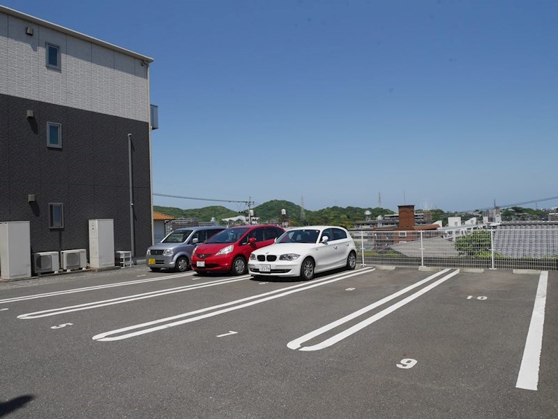 ラウンドシティ泉台 駐車場