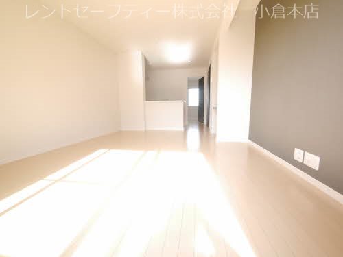 ラウンドシティ泉台 リビング