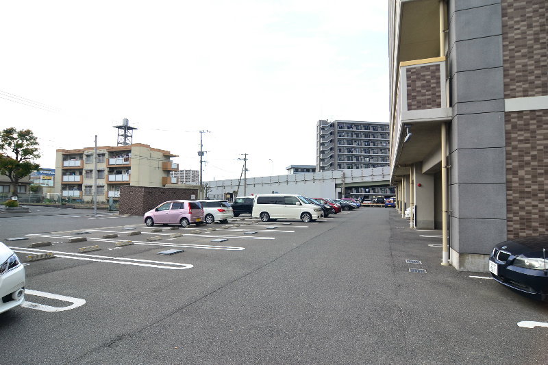 エヴァーグリーンN  駐車場