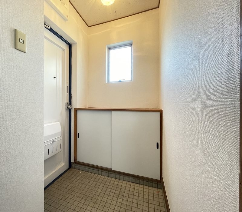 日明コータース 玄関