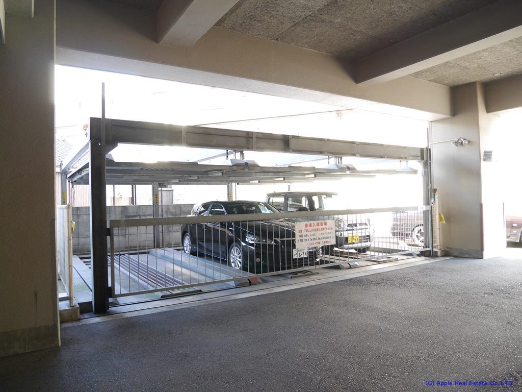 オールセインツ    駐車場