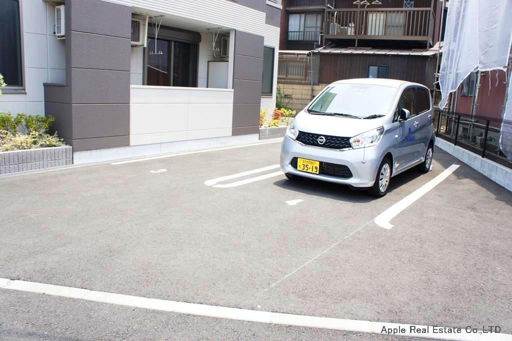 ルナ・ジュエル   駐車場