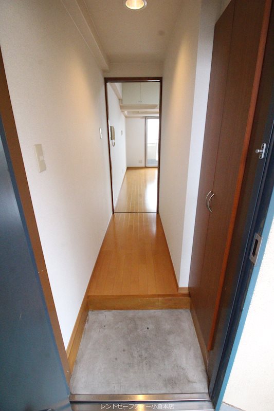 片野タカヤコーポレーション 玄関