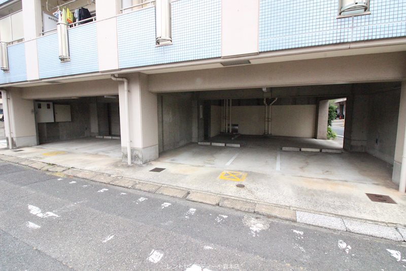 片野タカヤコーポレーション 駐車場