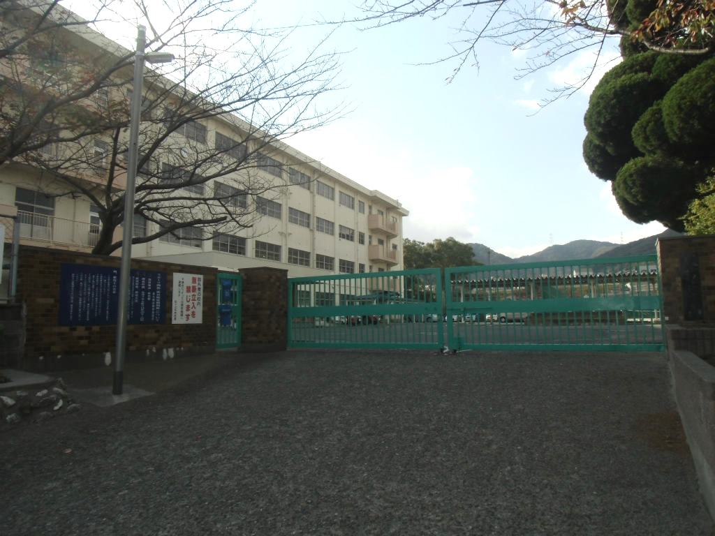 アコールHATA  中学校