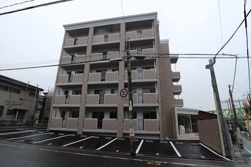 ルネス枝光 駐車場
