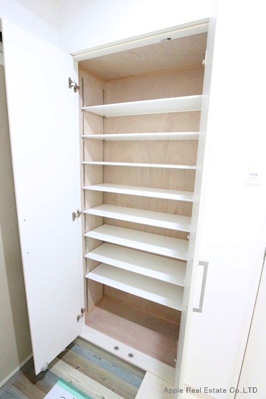 Studie TOBIHATA 収納