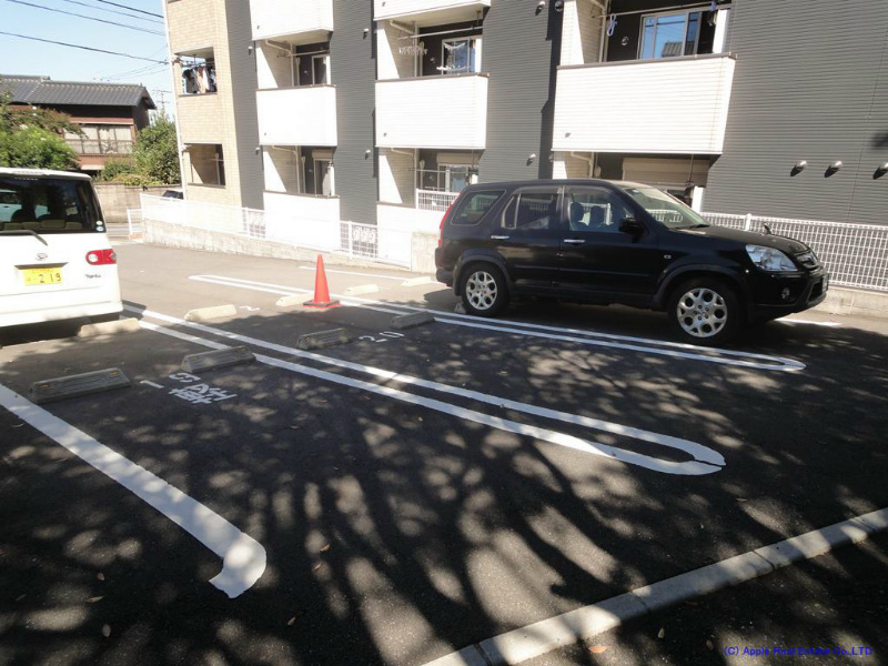オーブアビタシオン 駐車場