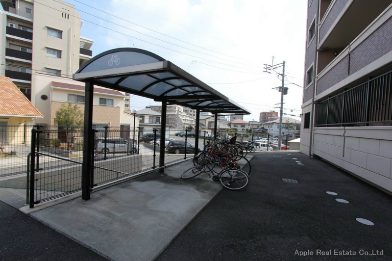 高峰ポロニア  駐車場
