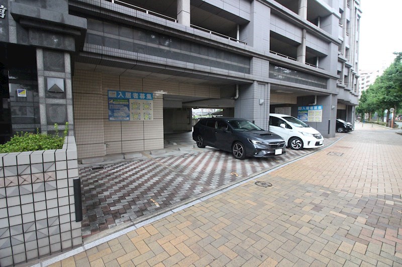 ニューサンリバー12番館 駐車場