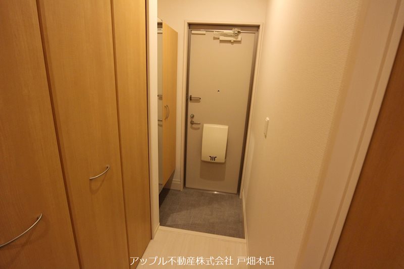 トレス日明弐番館 玄関