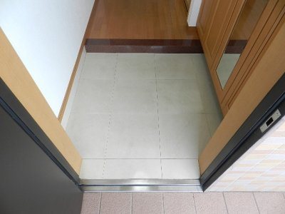 ウェルス守恒 玄関