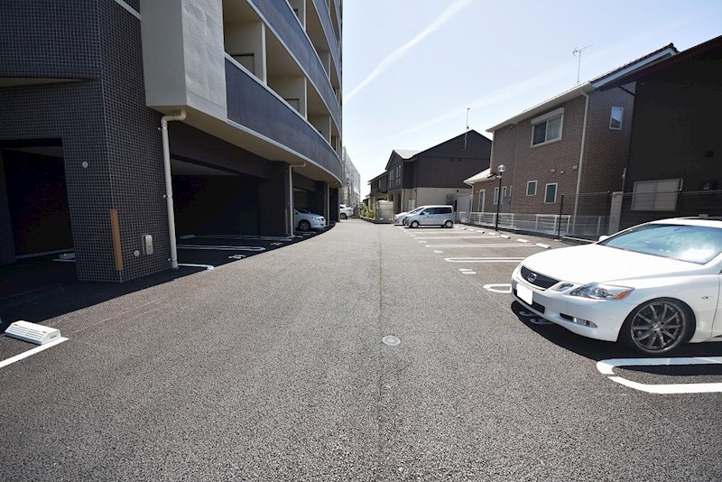 ラフィーネ上葛原  駐車場