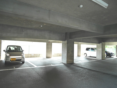 グリーンハイツ足立  駐車場