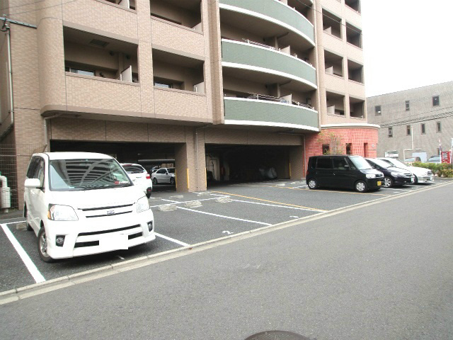 ウィングス片野Ⅱ  駐車場