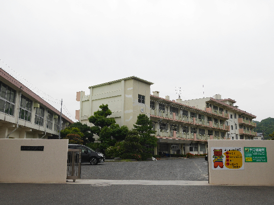 ラインハイム足立山 D 小学校
