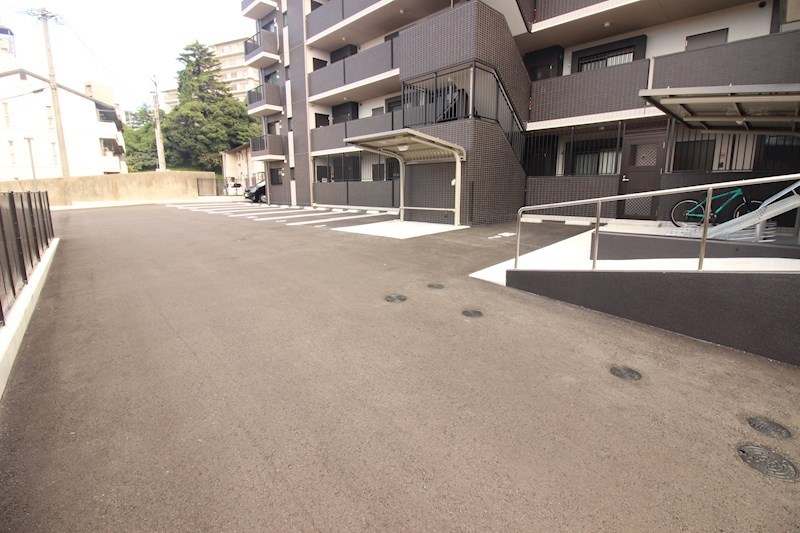 赤坂リプル   駐車場
