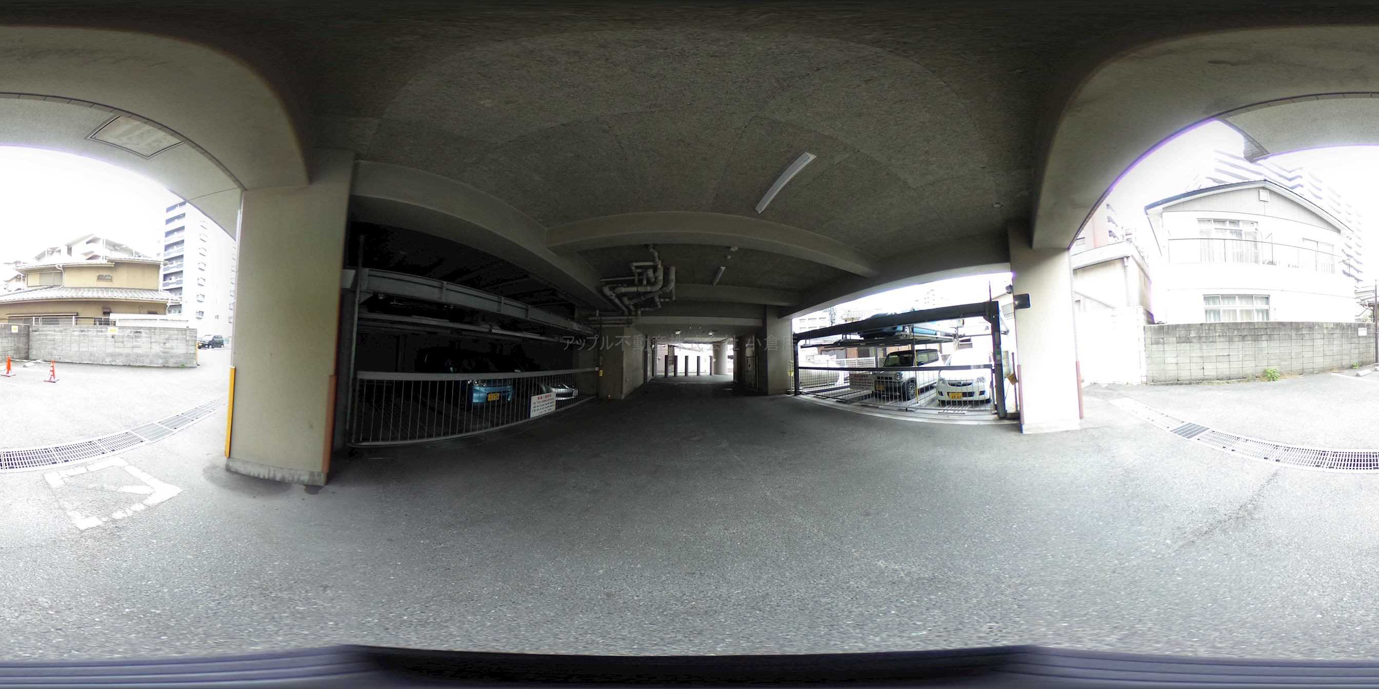 オールセインツ    駐車場