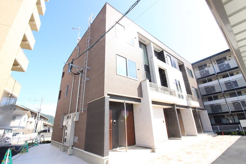 ラインハイム三萩野  外観
